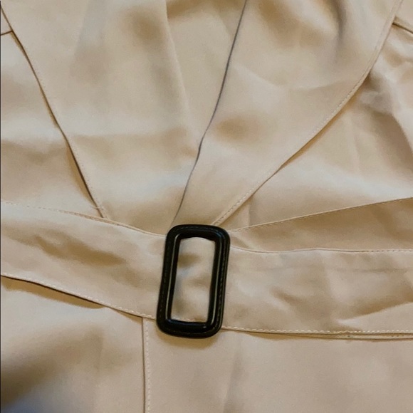 Cream trench coat - Picture 4 of 6